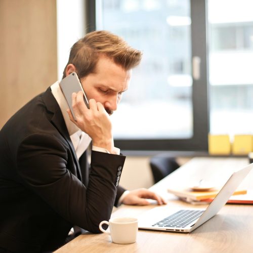 Prospection Terrain vs Téléphone : Quelle stratégie choisir en 2025 ?